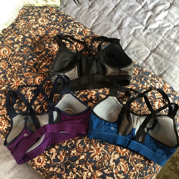 Set of three sports bras - Picture 2 of 5